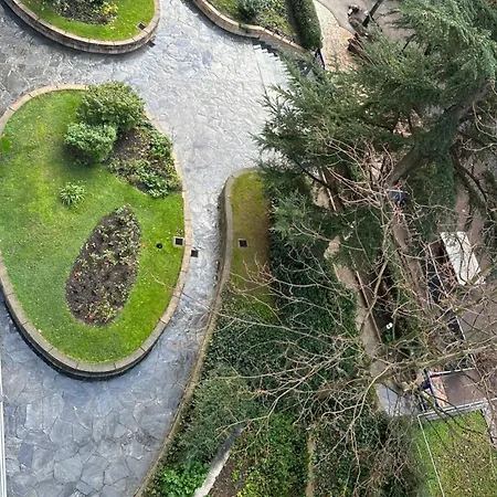 Eiffel Tower Spacious 2-bedroom, 2-bathroom Quiet Apartment, Elegant And Peaceful *