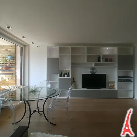 아파트 Tour Eiffel Two-bathroom Two-bedroom Loggia Spacious Quiet Brand-new