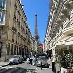 Eiffel Tower Spacious 2-bedroom, 2-bathroom Quiet Apartment, Elegant And Peaceful * Paris