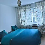 Eiffel Tower Spacious 2-bedroom, 2-bathroom Quiet Apartment, Elegant And Peaceful Apartmán *