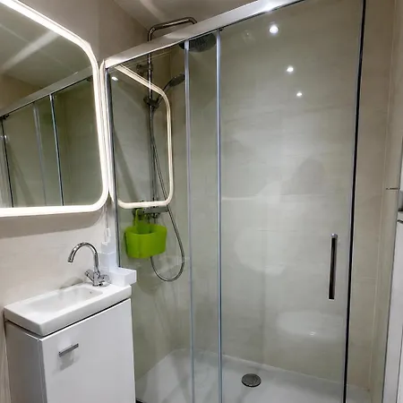 Eiffel Tower Spacious 2-bedroom, 2-bathroom Quiet Apartment, Elegant And Peaceful *