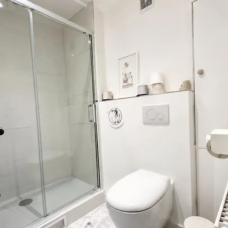 Lägenhet Eiffel Tower Spacious 2-bedroom, 2-bathroom Quiet Apartment, Elegant And Peaceful Paris