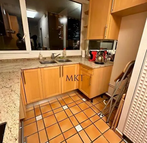 Eiffel Tower Spacious 2-Bedroom, 2-Bathroom Quiet Apartment, Elegant And Peaceful Παρίσι