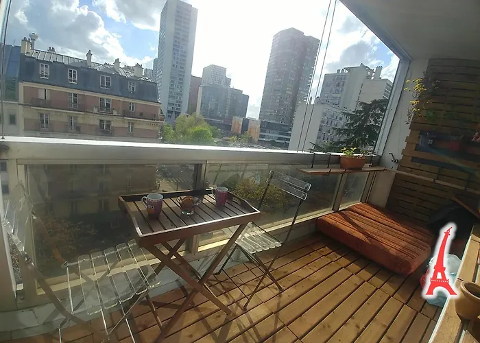 Eiffel Tower Spacious 2-Bedroom, 2-Bathroom Quiet Apartment, Elegant And Peaceful Παρίσι