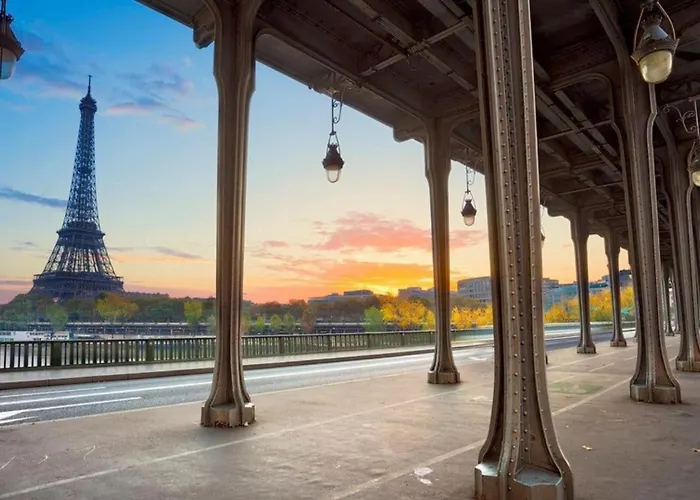 Eiffel Tower Spacious 2-Bedroom, 2-Bathroom Quiet Apartment, Elegant And Peaceful
