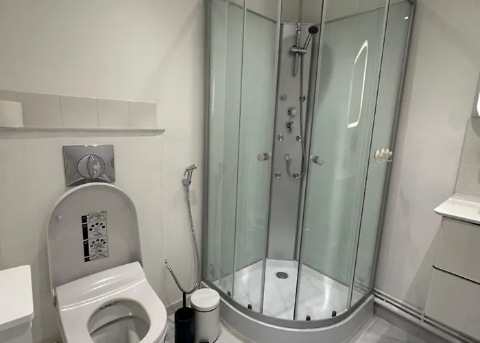 Eiffel Tower Spacious 2-Bedroom, 2-Bathroom Quiet Apartment, Elegant And Peaceful باريس