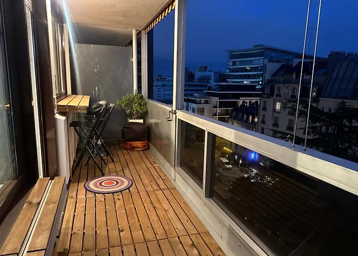 Eiffel Tower Spacious 2-Bedroom, 2-Bathroom Quiet Apartment, Elegant And Peaceful شقة