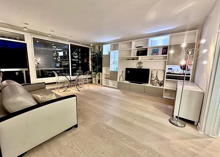 شقة Eiffel Tower Spacious 2-Bedroom, 2-Bathroom Quiet Apartment, Elegant And Peaceful باريس