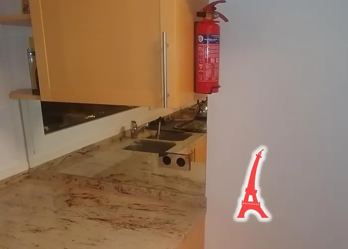 Eiffel Tower Spacious 2-Bedroom, 2-Bathroom Quiet Apartment, Elegant And Peaceful شقة *