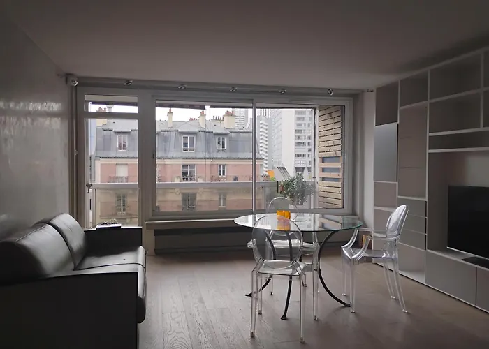 Eiffel Tower Spacious 2-Bedroom, 2-Bathroom Quiet Apartment, Elegant And Peaceful