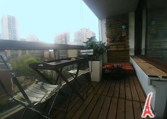 Eiffel Tower Spacious 2-Bedroom, 2-Bathroom Quiet Apartment, Elegant And Peaceful شقة *