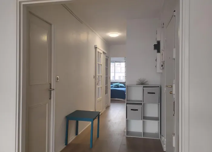 Eiffel Tower Spacious 2-Bedroom, 2-Bathroom Quiet Apartment, Elegant And Peaceful شقة باريس