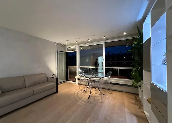 شقة Eiffel Tower Spacious 2-Bedroom, 2-Bathroom Quiet Apartment, Elegant And Peaceful باريس